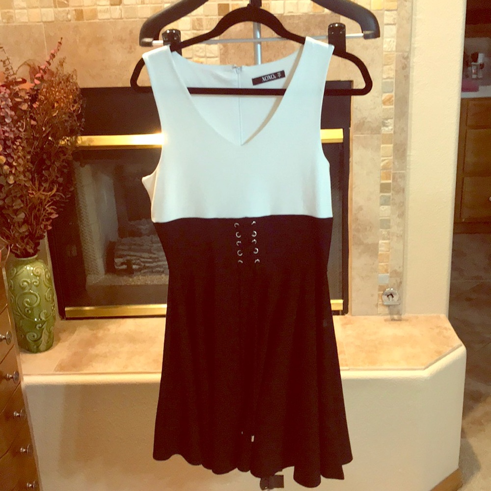 XOXO NWOT BLK/WHITE CORSET DRESS